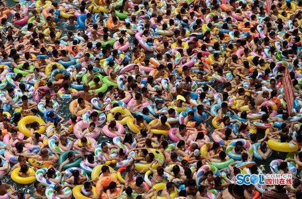 hồ bơi đông nhất thế giới